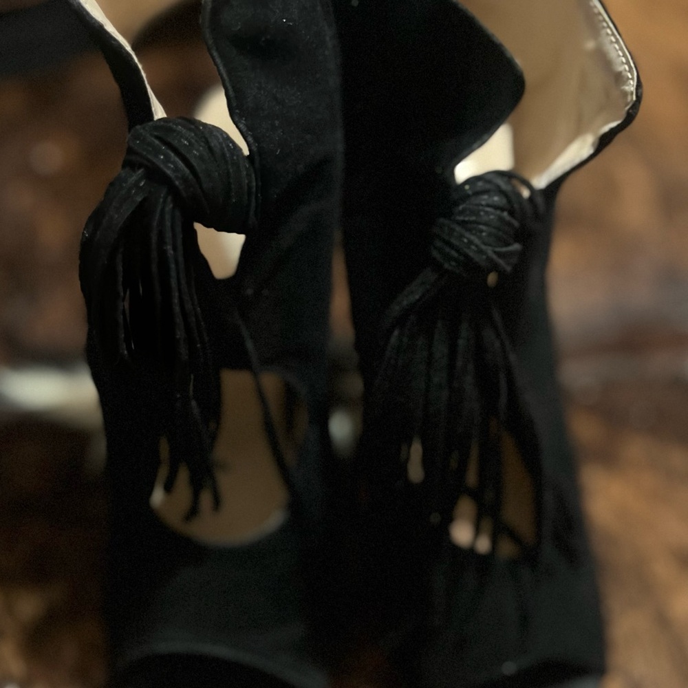 Elegant Black Women's Shoes with Tassel Detail